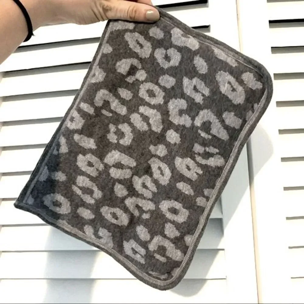 Chico’s Leopard Print Business Casual Neutral Mob Wife Cotton Wool Blend Clutch